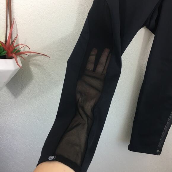 Onzie tuxedo black cropped leggings with mesh - Picture 4 of 7